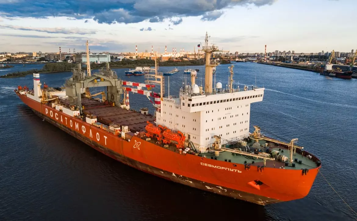 Атомный контейнеровоз «Севморпуть» вышел в путь из Санкт‑Петербурга на Дальний Восток