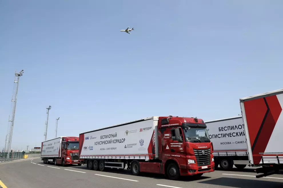 Беспилотные грузовики отправились 27 июня из Москвы в Санкт-Петербург