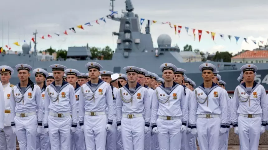 Президент поздравил российских моряков и речников