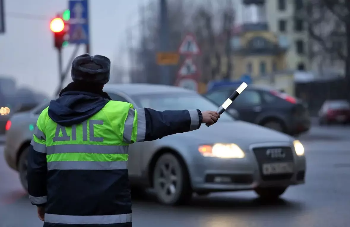В России планируется разрешить водителям предъявлять электронный СТС и права