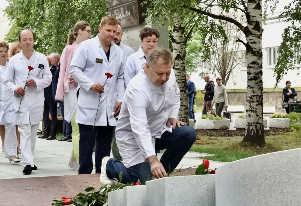 4 июля в Санкт-Петербурге торжественно открыли памятник подвигу медиков