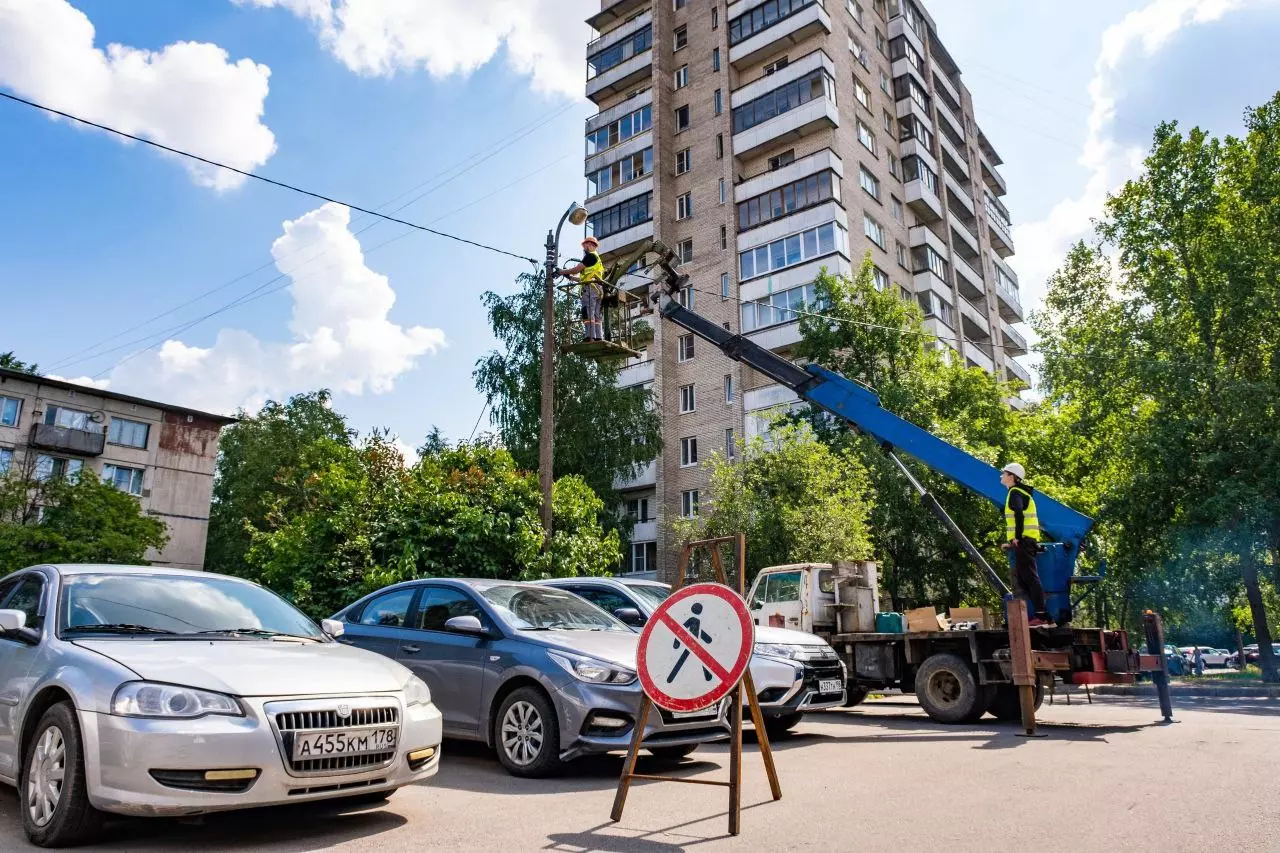 В Невском районе прокладывают современные линии электропередач