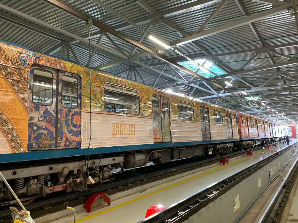 Тематический поезд запустили в метрополитене Санкт-Петербурга
