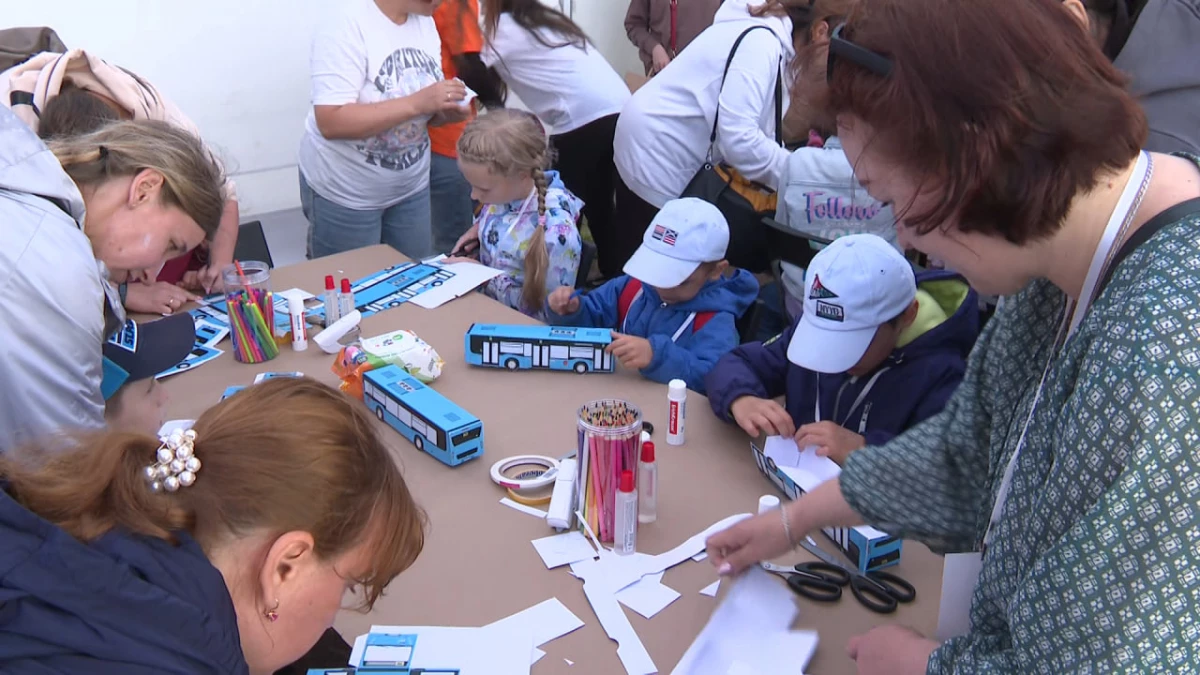 На фестивале деток научили делать модели автобусов