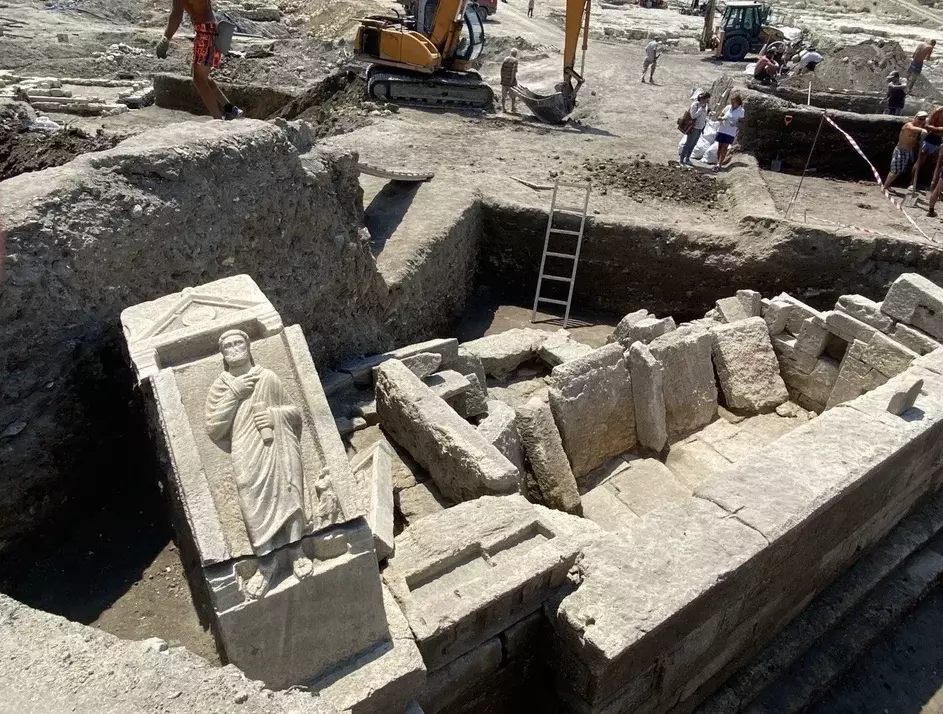 Почти 4 млн артефактов обнаружили на раскопках Херсонеса