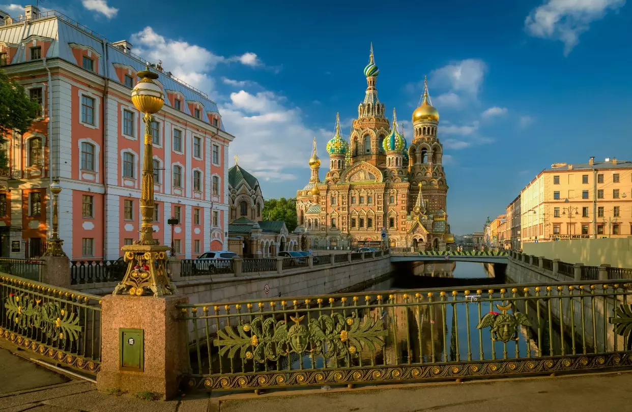 В 7 районах Санкт-Петербурга введут ограничения движения для автомобилистов