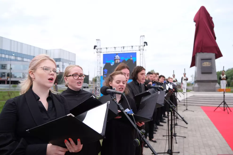Великий Новгород торжественно установил памятник выдающемуся поэту Гавриилу Державину