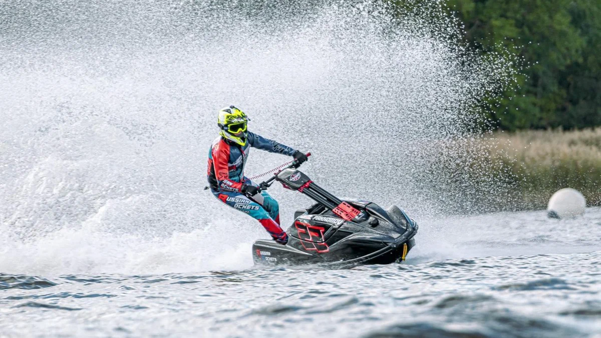 В Петербурге проходит этап Кубка России по водно-моторному спорту