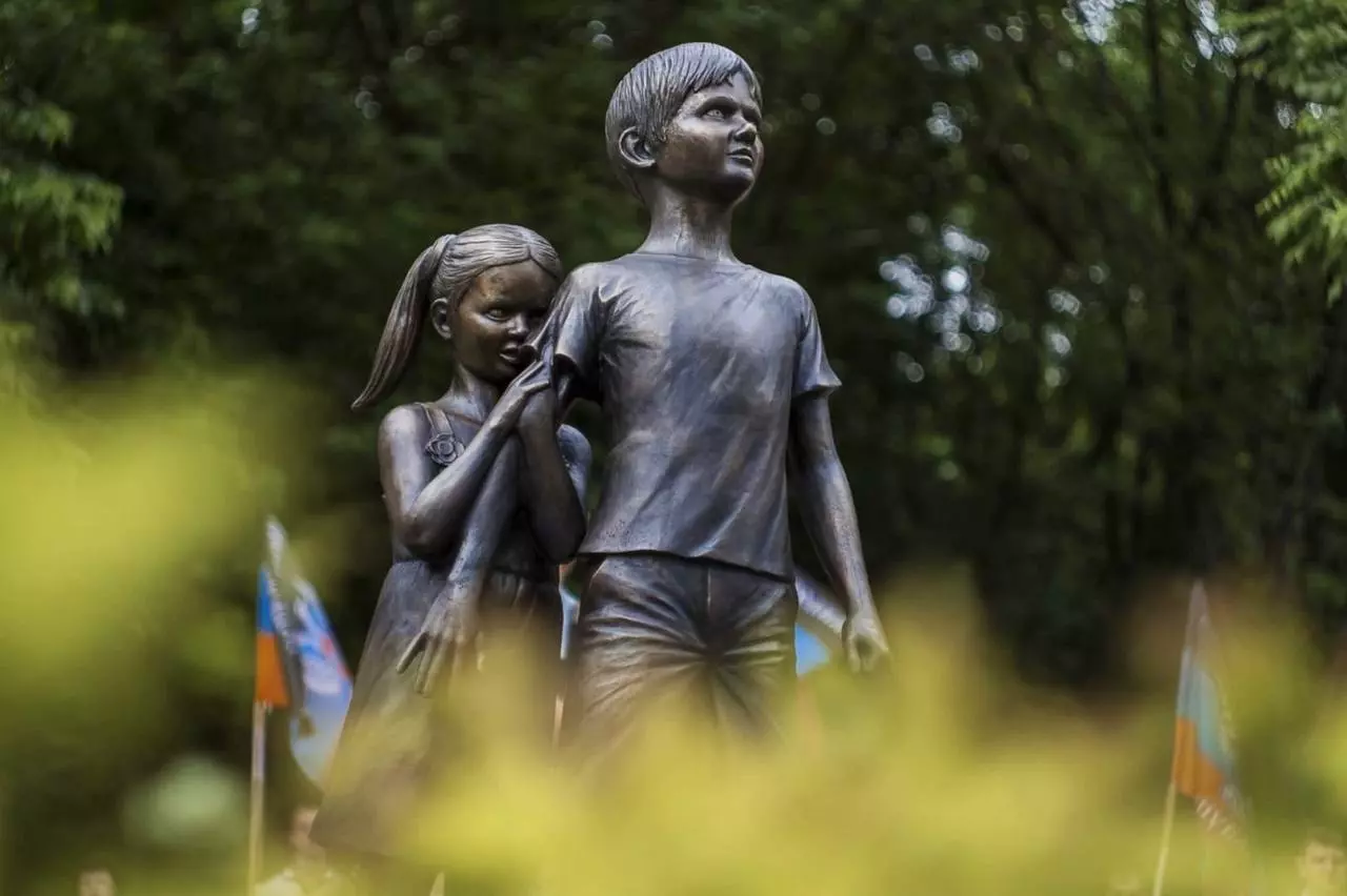 Александр Беглов возложил цветы в день памяти детей ДНР, которые стали жертвами войны в Донбассе