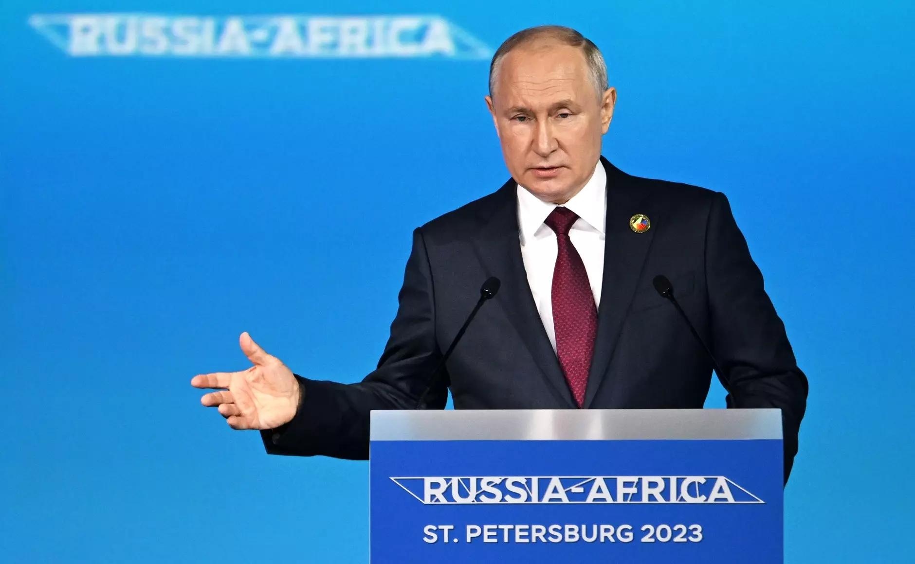 Владимир Путин предложил переходить на национальные валюты при расчетах со странами Африки 