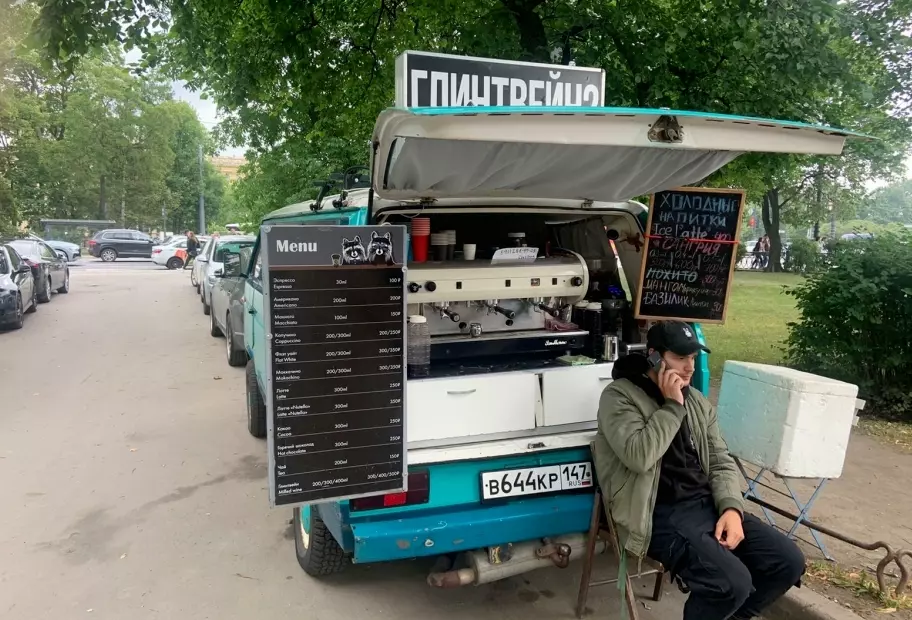 Незаконную торговлю пресекли в Александровском парке