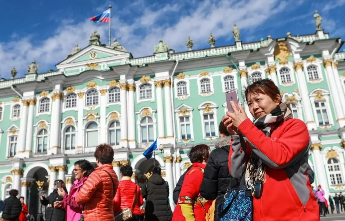 Иностранцы будут приезжать в Россию по электронной визе