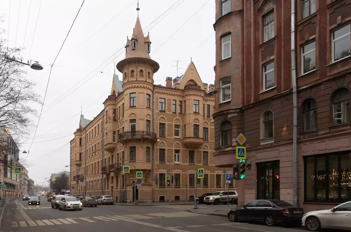 Подведены месячные итоги работы платной парковки в Петроградском районе
