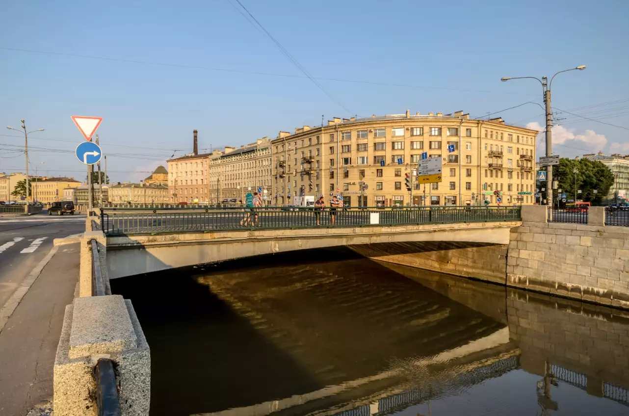 На Ново-Московском мосту и на набережной Обводного канала заменят асфальт