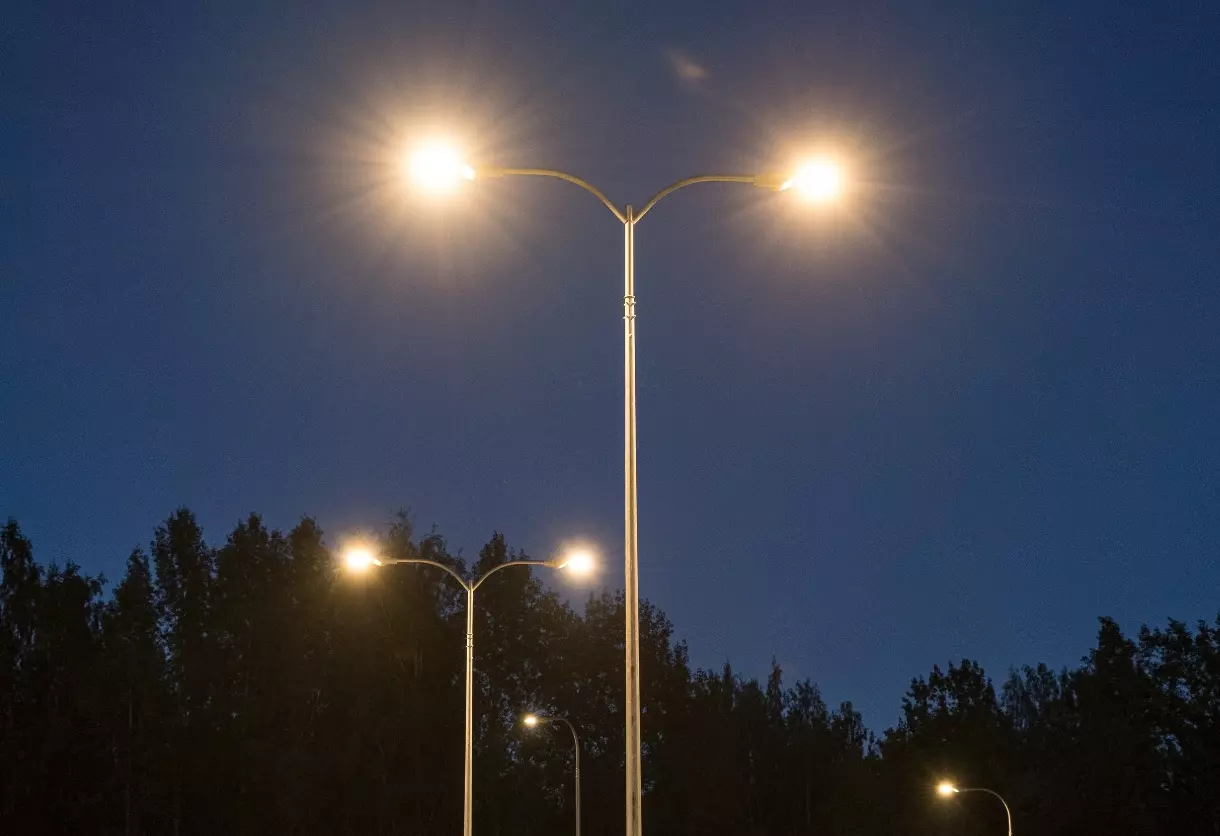 Строительство наружного освещения закончено на Горском и Левашовском шоссе