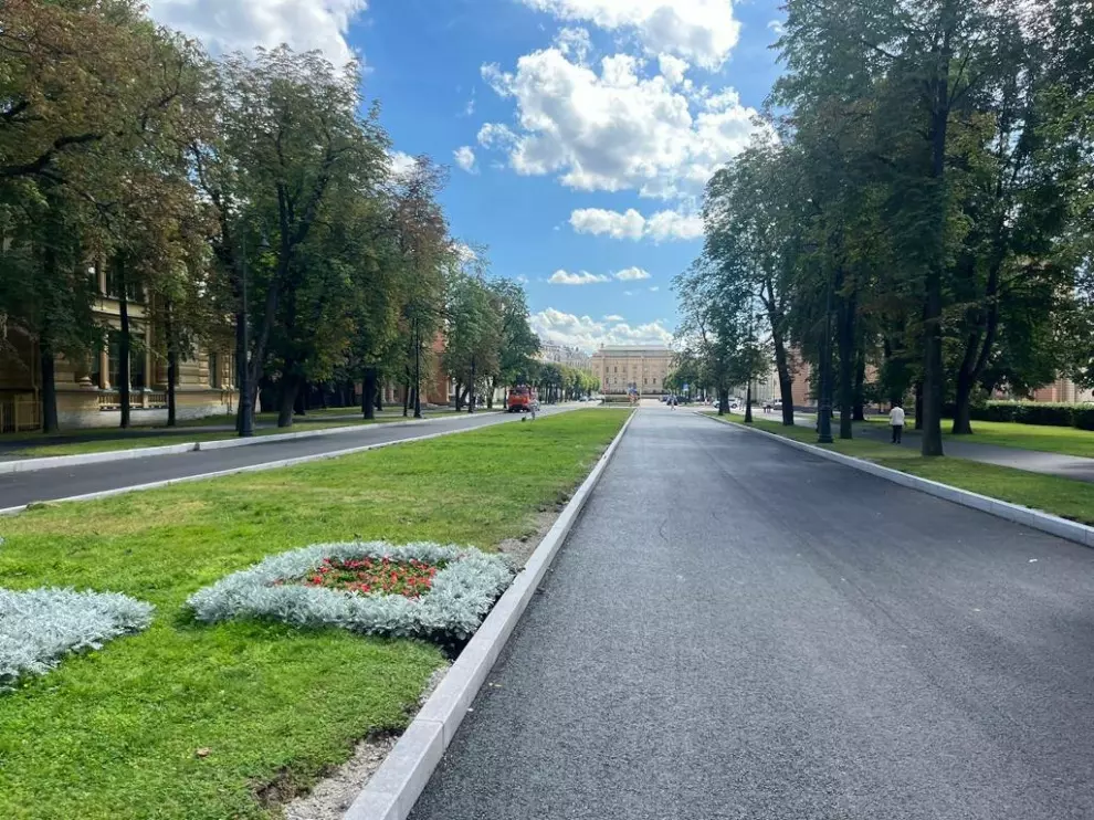 Дорогу к Михайловскому замку отремонтировали