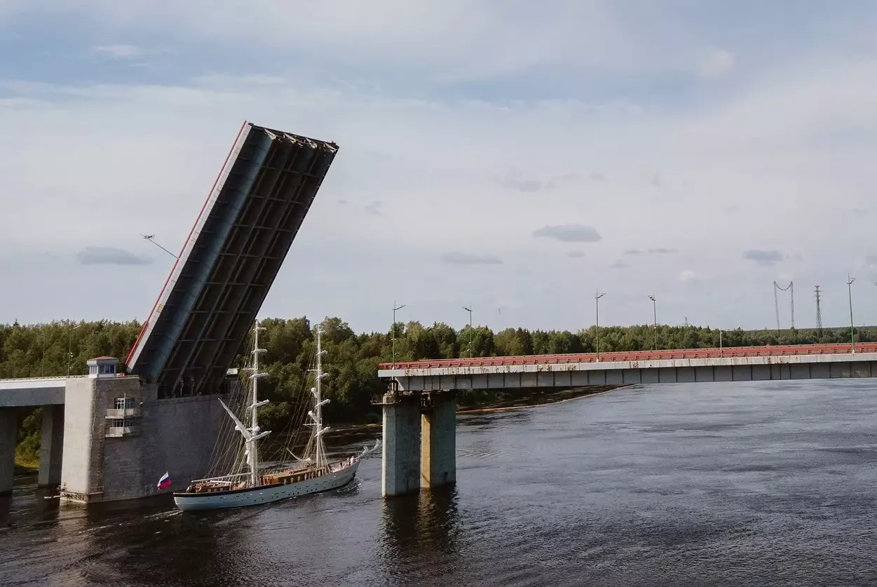 Два раза за день разведут Ладожский мост 8 августа