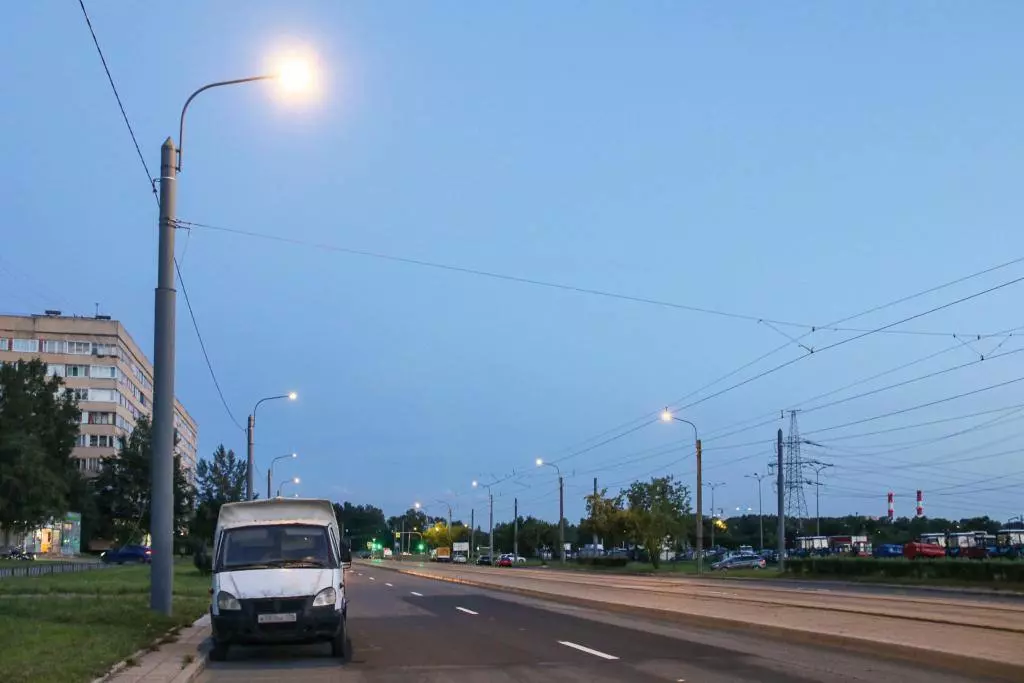 94 новых фонаря появились на улице Десантников