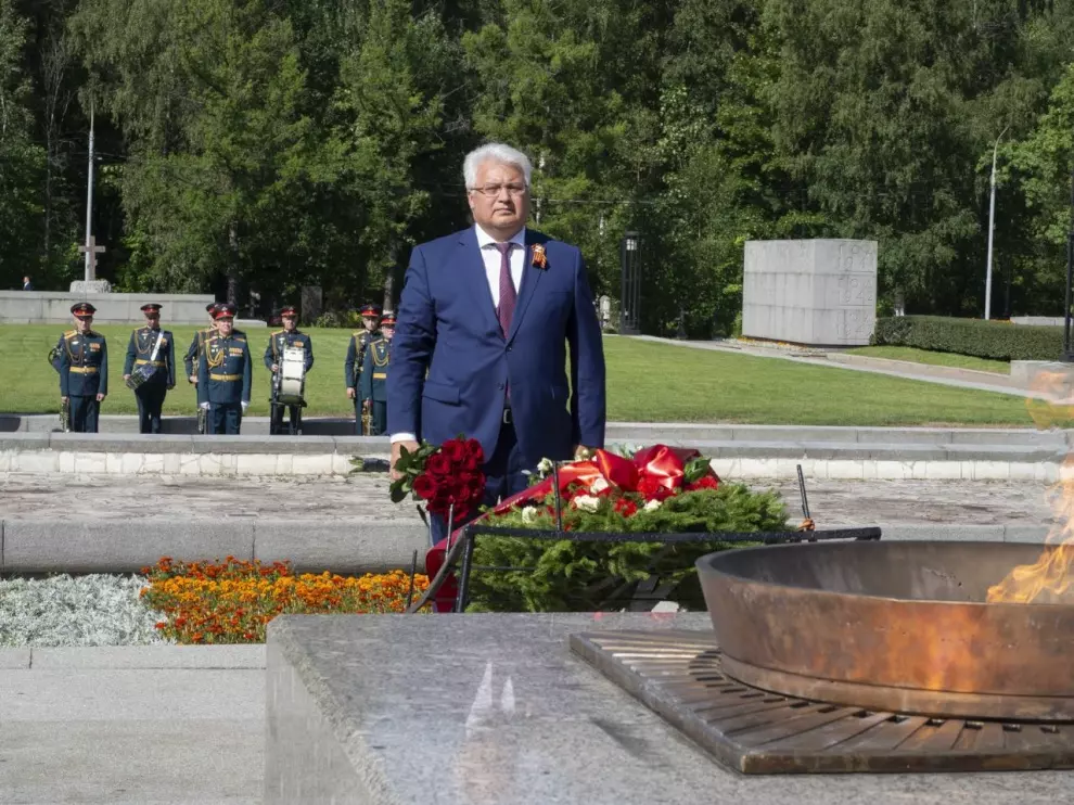 Память участников Ленинградской битвы почтили на Серафимовском кладбище