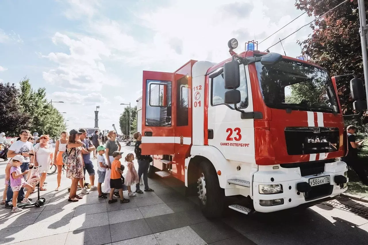 Фестиваль спасателей провели в парке 300-летия Санкт-Петербурга
