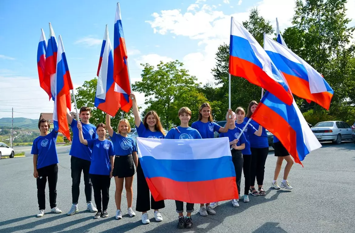 В честь Дня флага в 10 городах России появятся интерактивные инсталляции от VK