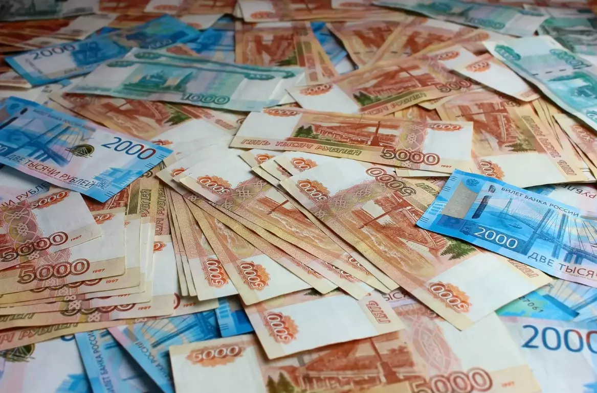 100 000 рублей составляет средняя заработная плата в Санкт-Петербурге