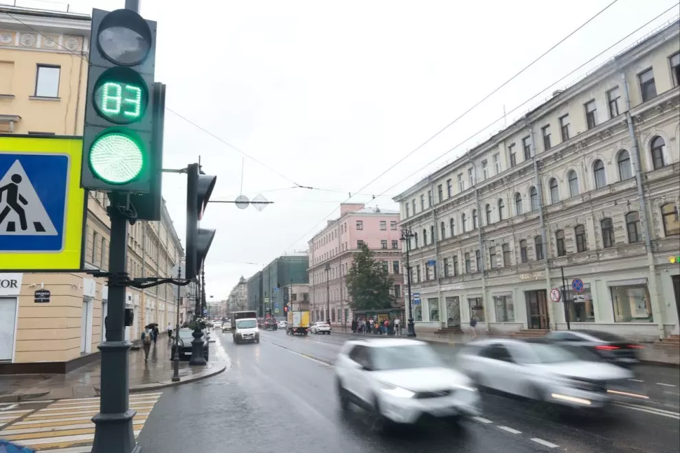 На Невском проспекте установили новый светофор