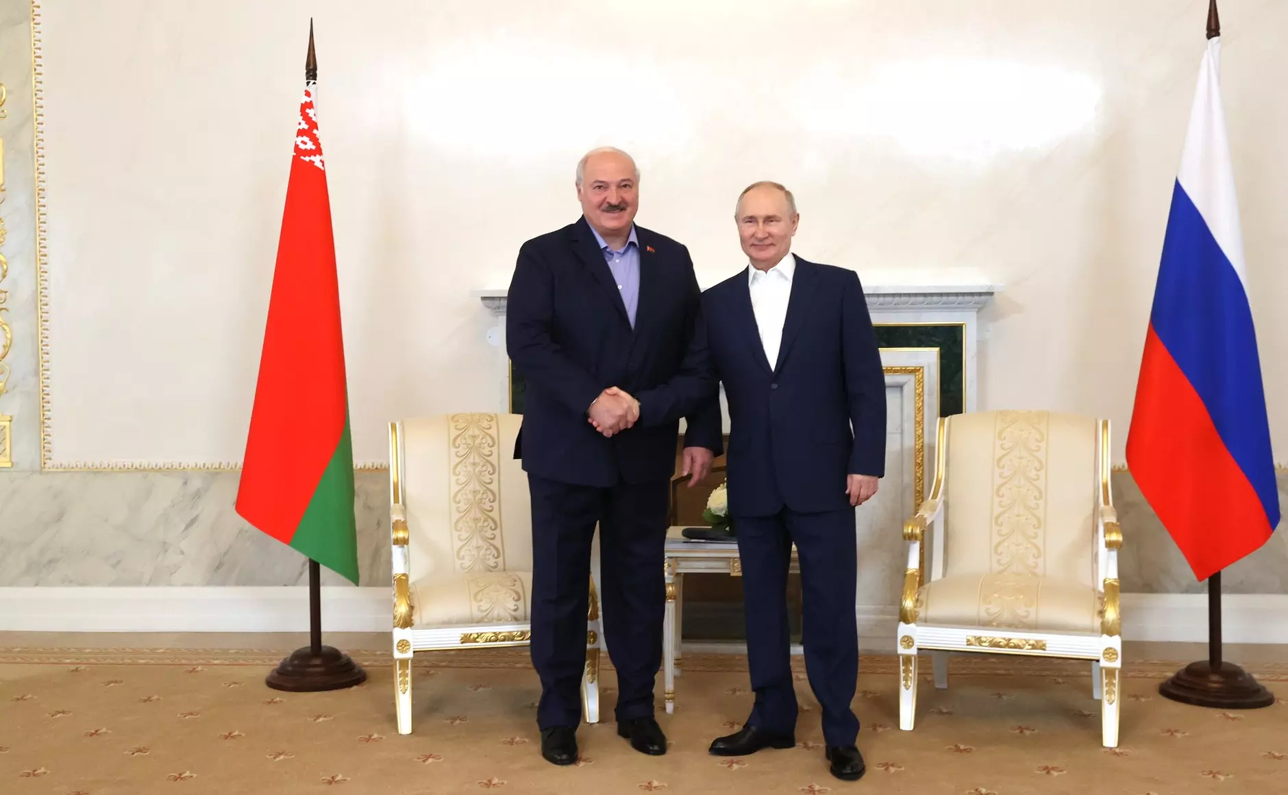 Сегодня Владимир Путин поздравил Александра Лукашенко с днем рождения