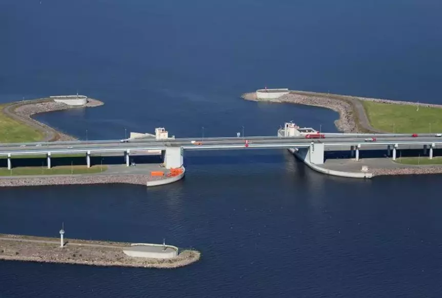 Судопропускной затвор закрыли для техобслуживания 