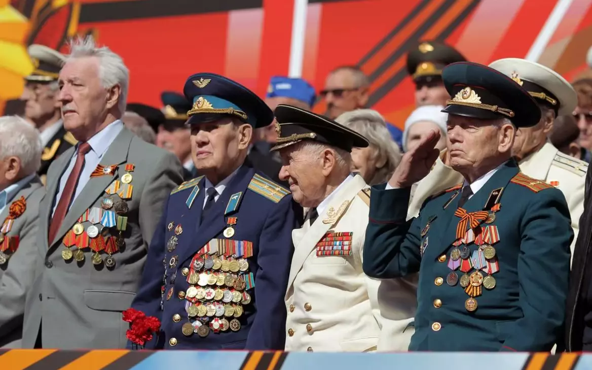 Все ветераны и блокадники получат выплаты к 80-летию освобождения Ленинграда