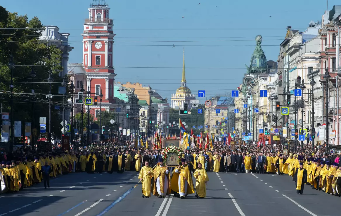 Движение по центру Санкт-Петербурга ограничат из-за проведения Крестного хода