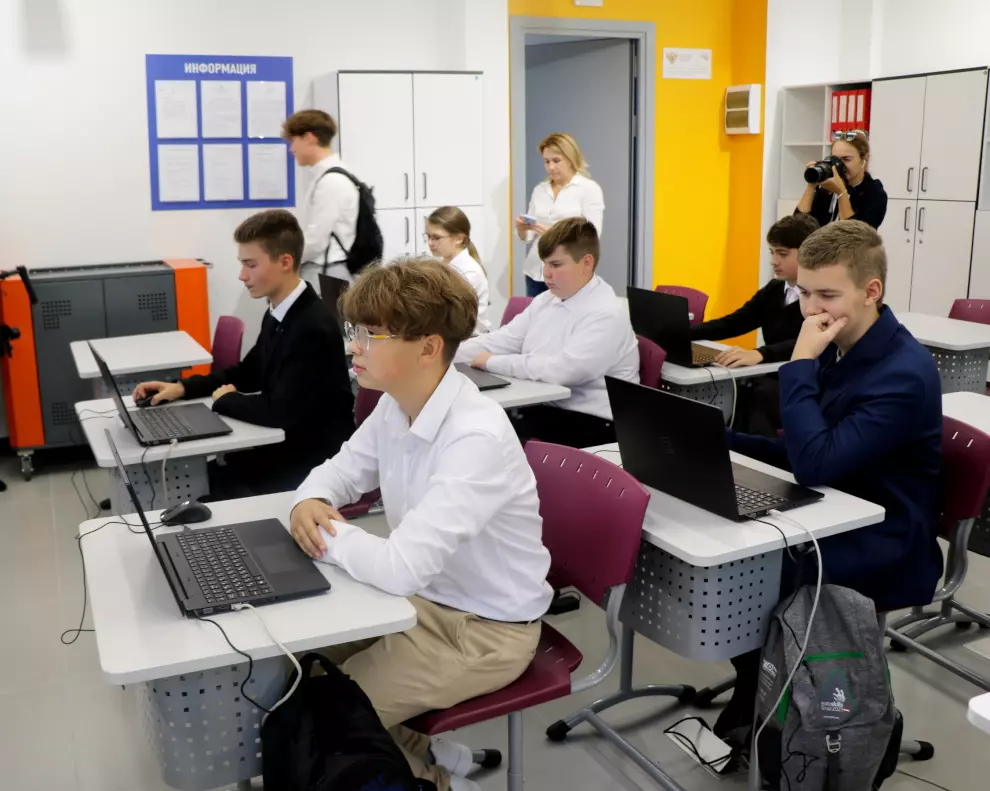 Обязательные занятия по профориентации начали проводить в школах Санкт-Петербурга 