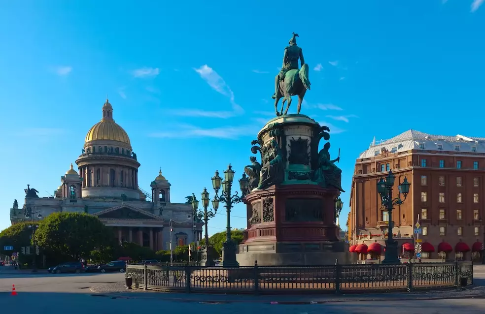 Правительство Санкт-Петербурга учредило почетный знак в честь 80-й годовщины полного освобождения Ленинграда