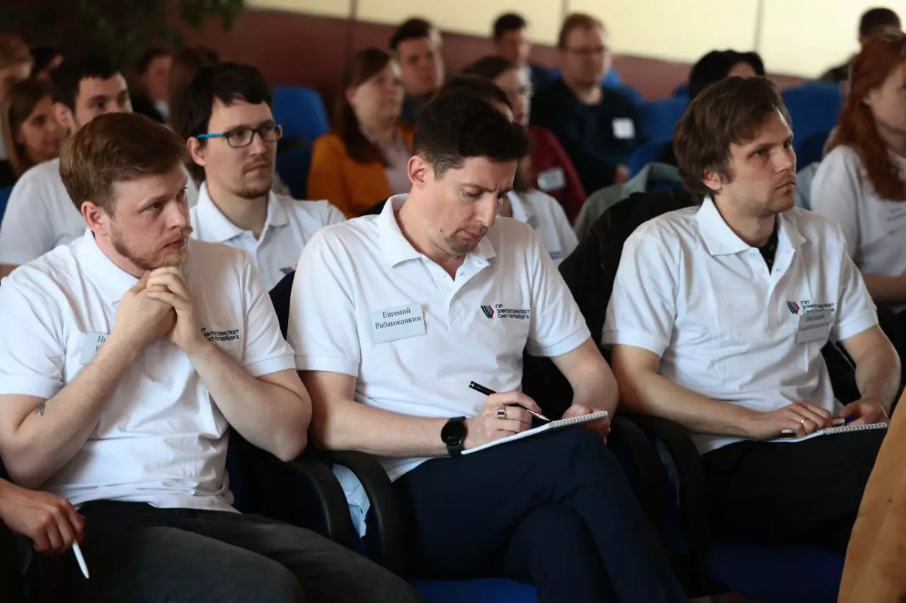 Лидеры транспортных компаний провели встречу с молодежными советами Петербурга.