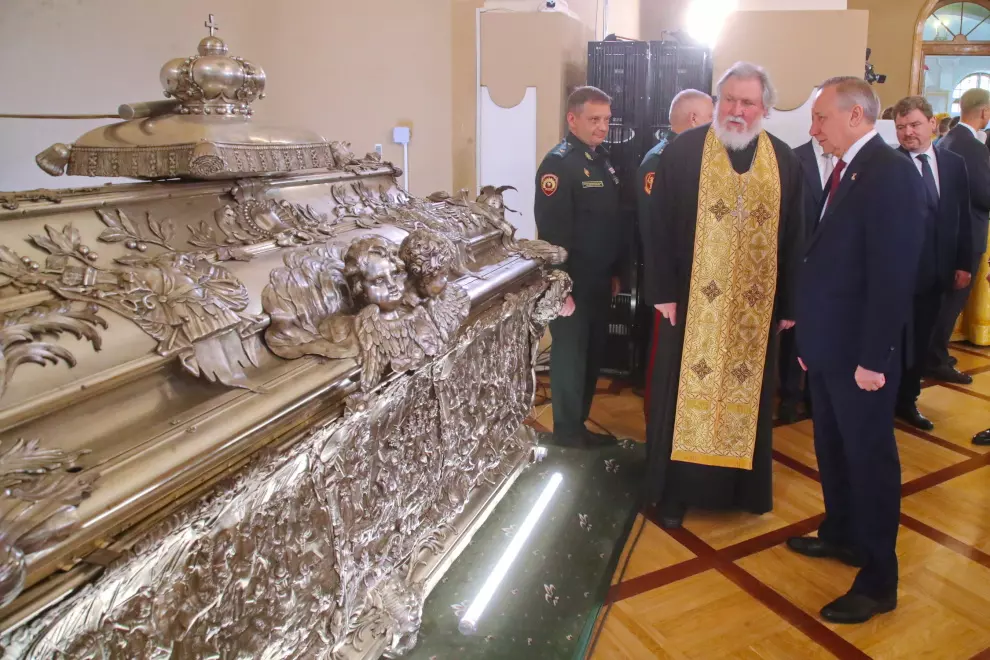 Реставрация некрополей Свято-Троицкой Александро-Невской лавры проводят по графику