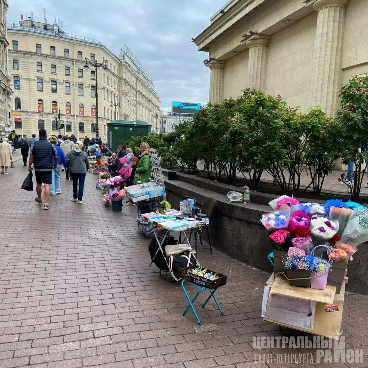 Возле метро «Площадь Восстания» провели рейд по незаконной торговле