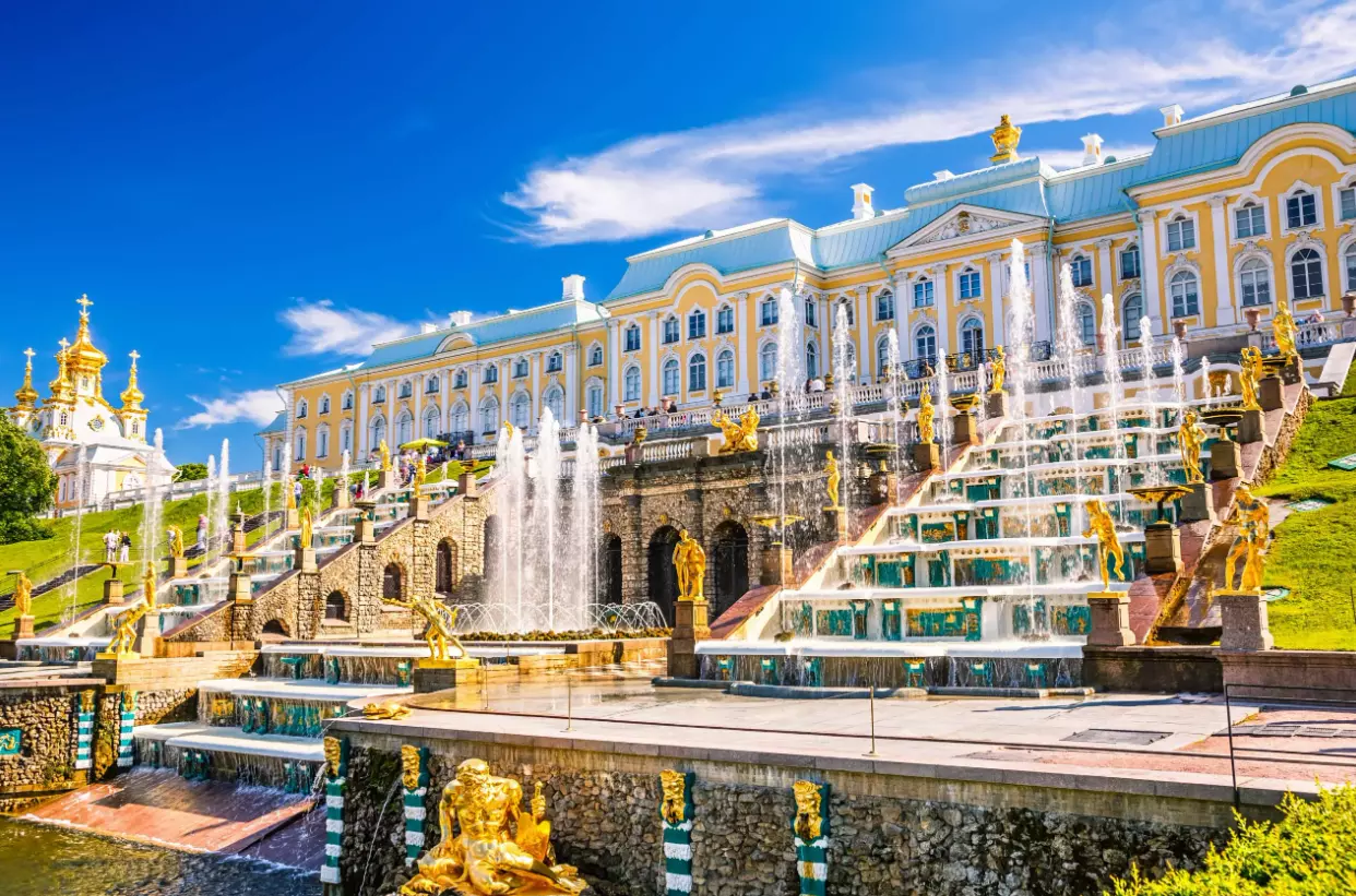 Почти 7,8 млн туристов посетили Санкт-Петербург с начала 2023 года