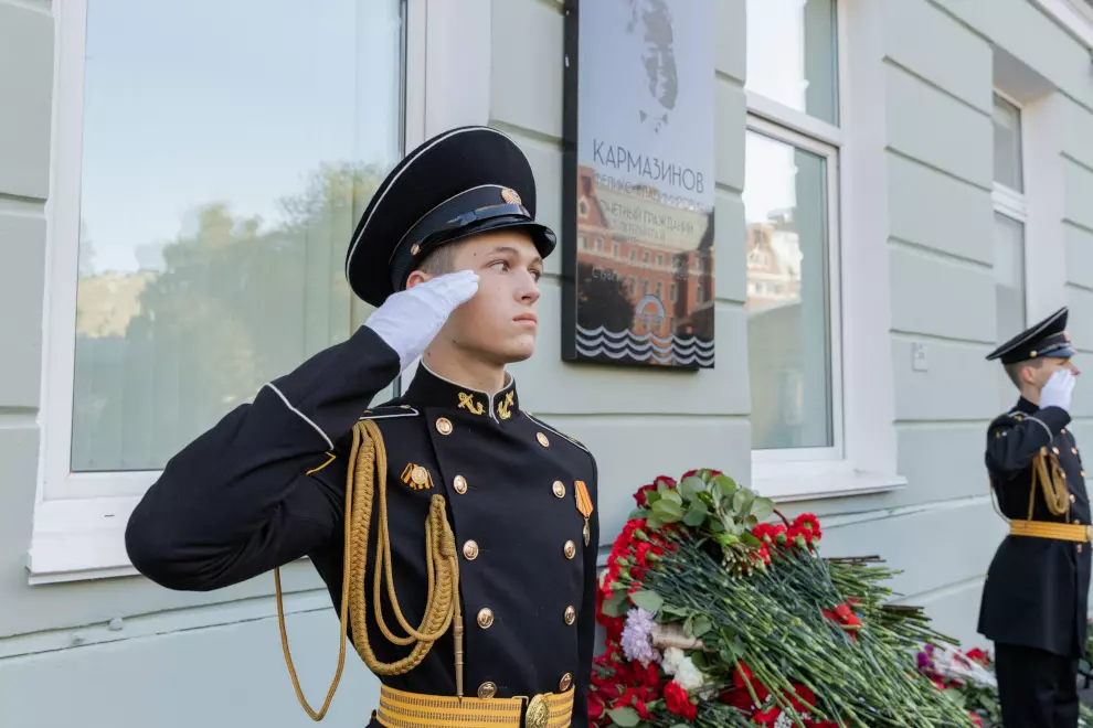 В Санкт-Петербурге установили мемориальную доску в память о Почетном гражданине Феликсе Кармазинове