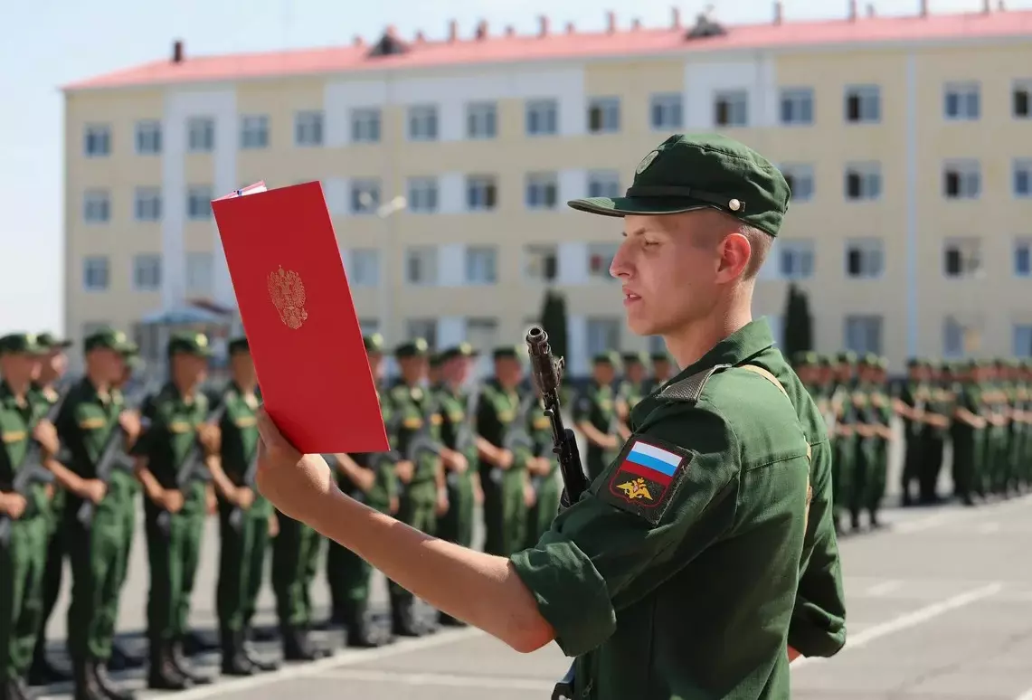 День военной присяги предложили отмечать депутаты ЗакСа
