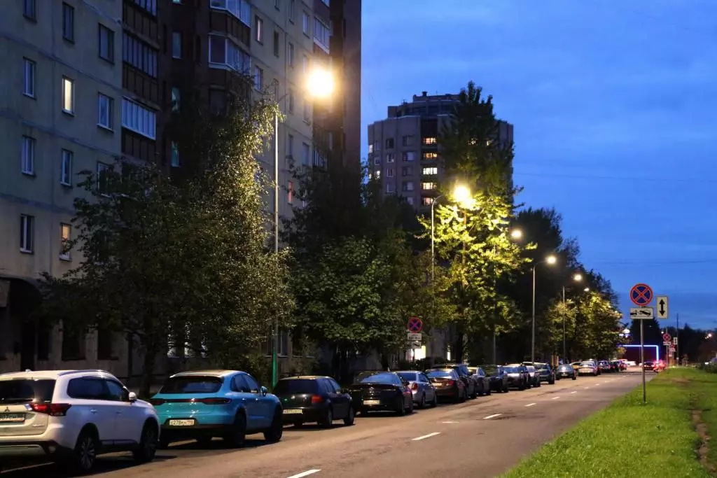 Реконструкция наружного освещения в Невском районе окончена