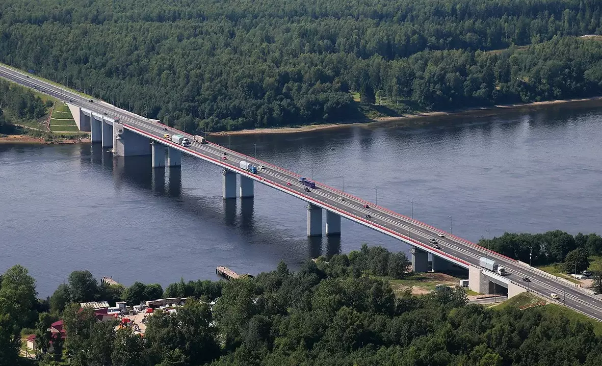 На Ладожском мосту перекроют на 4 дня полосу для автомобилистов
