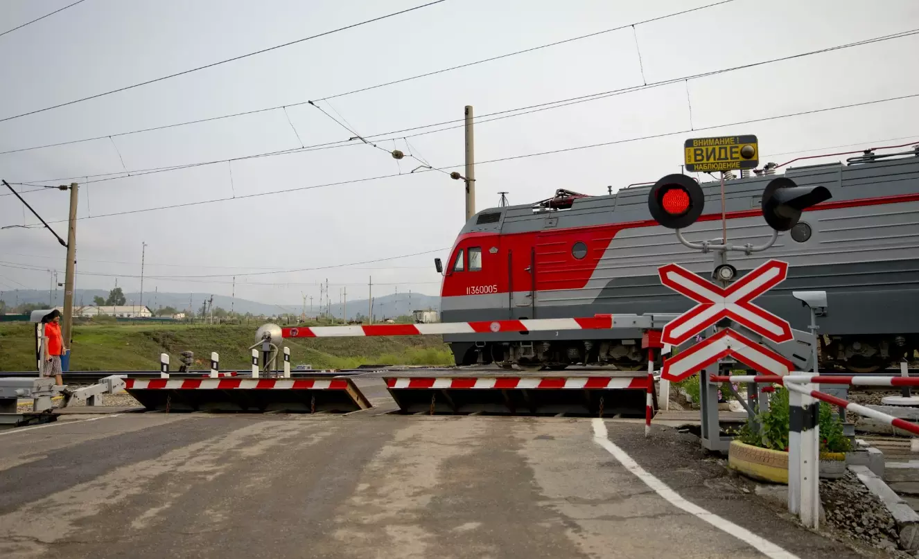 В Санкт-Петербурге и Ленобласти отремонтировали 42 железнодорожных переезда