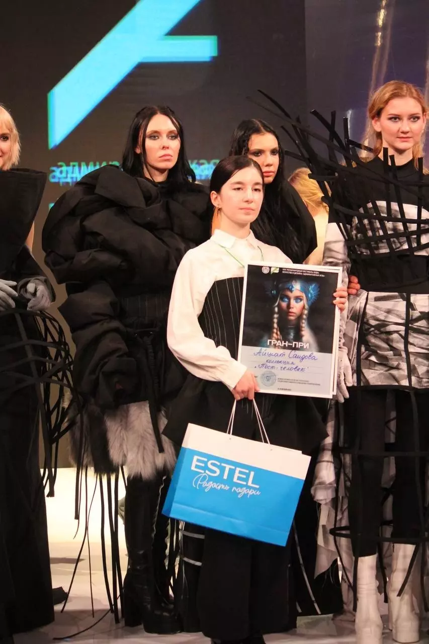 Свыше 500 молодых дизайнеров участвуют в фестивале моды «Адмиралтейская игла» 