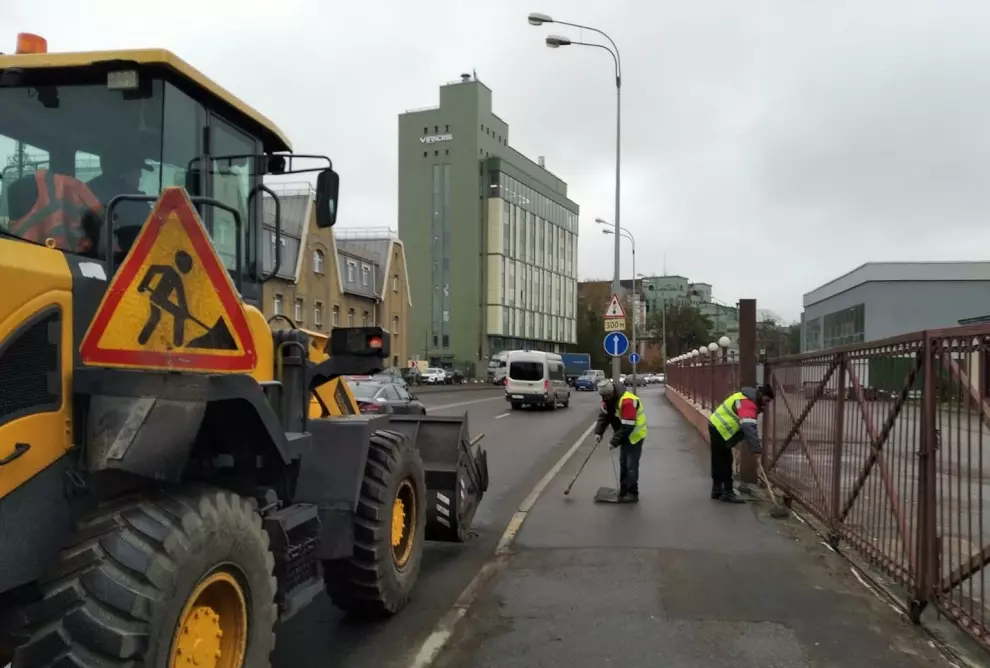 В Санкт-Петербурге на уборку магистралей потратили 11 000 кубометров воды