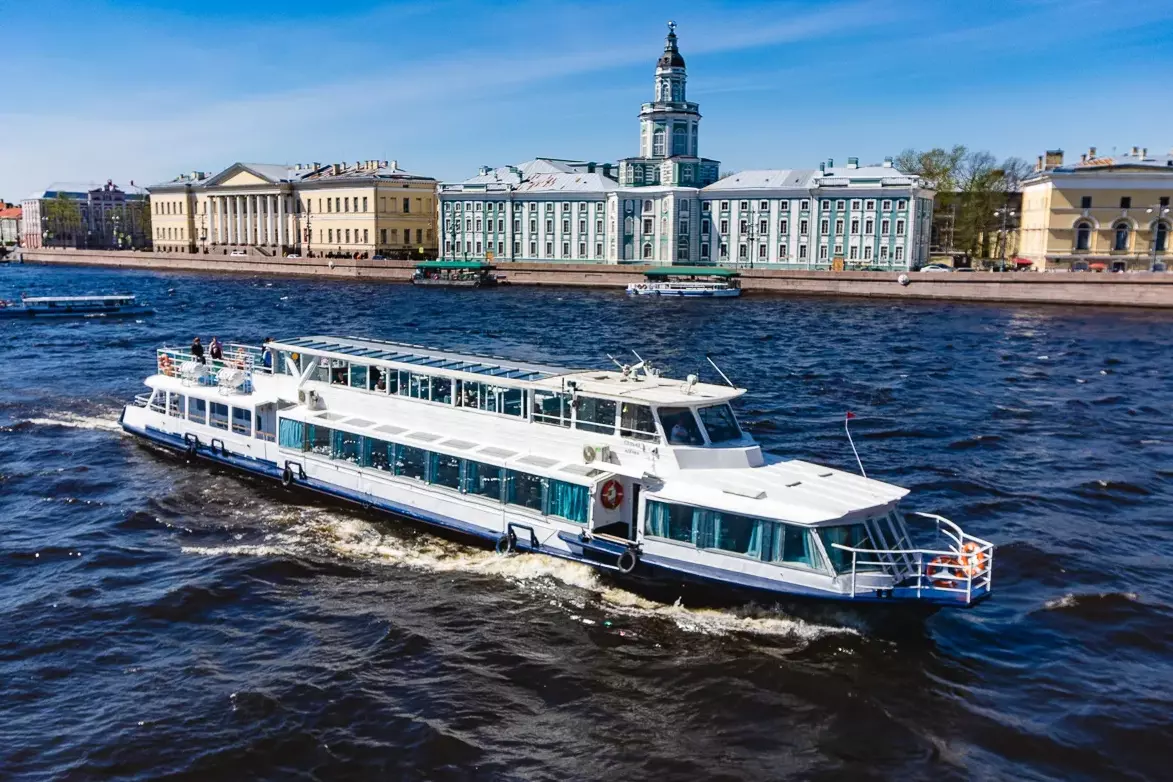 Штрафы за неоплаченную стоянку у причалов введут для судовладельцев в Санкт-Петербурге