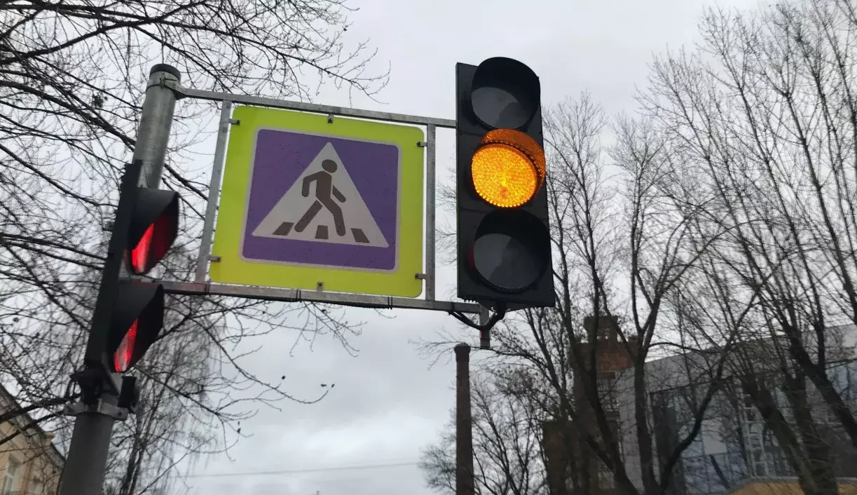 Новые светофоры начали работать в Невском районе