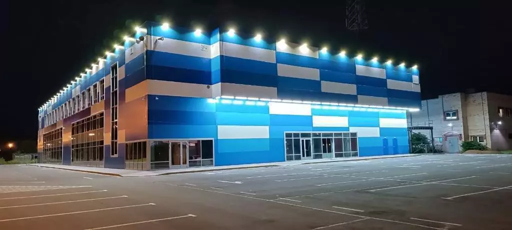 Спортивный комплекс с крытым катком ввели в эксплуатацию в Красном Селе
