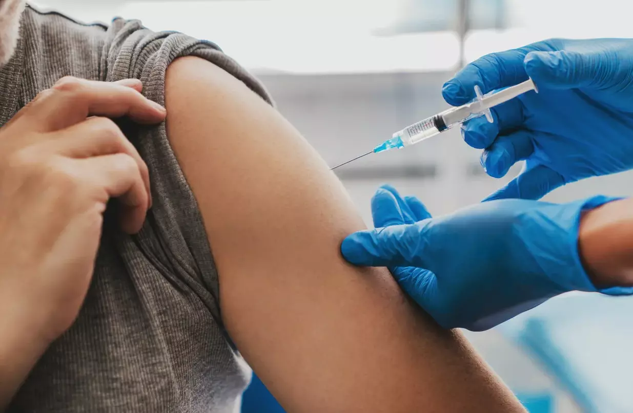В Санкт-Петербурге продолжается вакцинация от сезонных форм гриппа