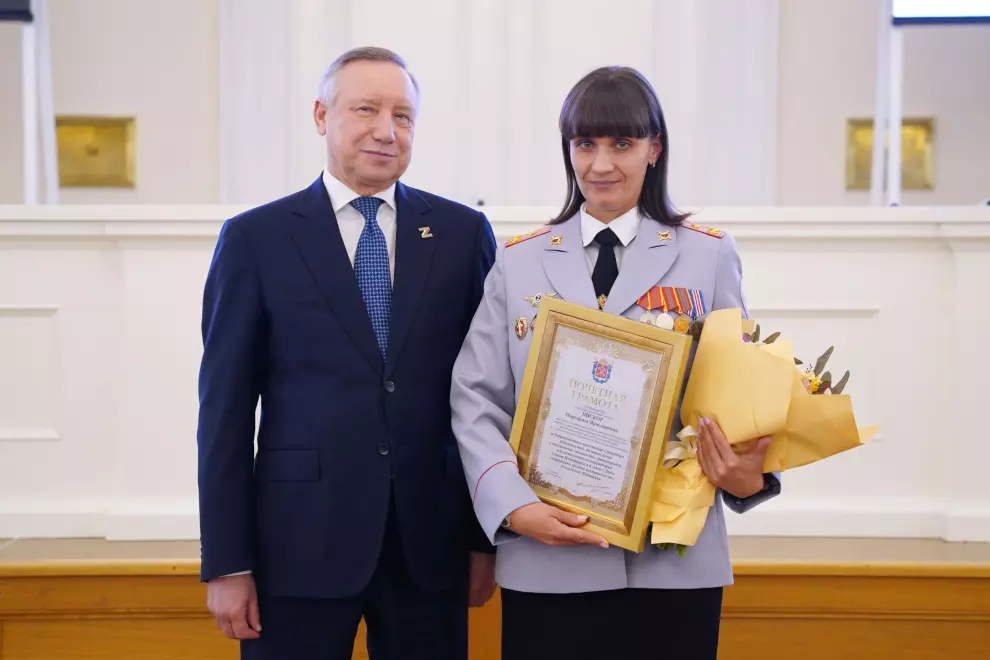 Александр Беглов вручил награды петербургским полицейским