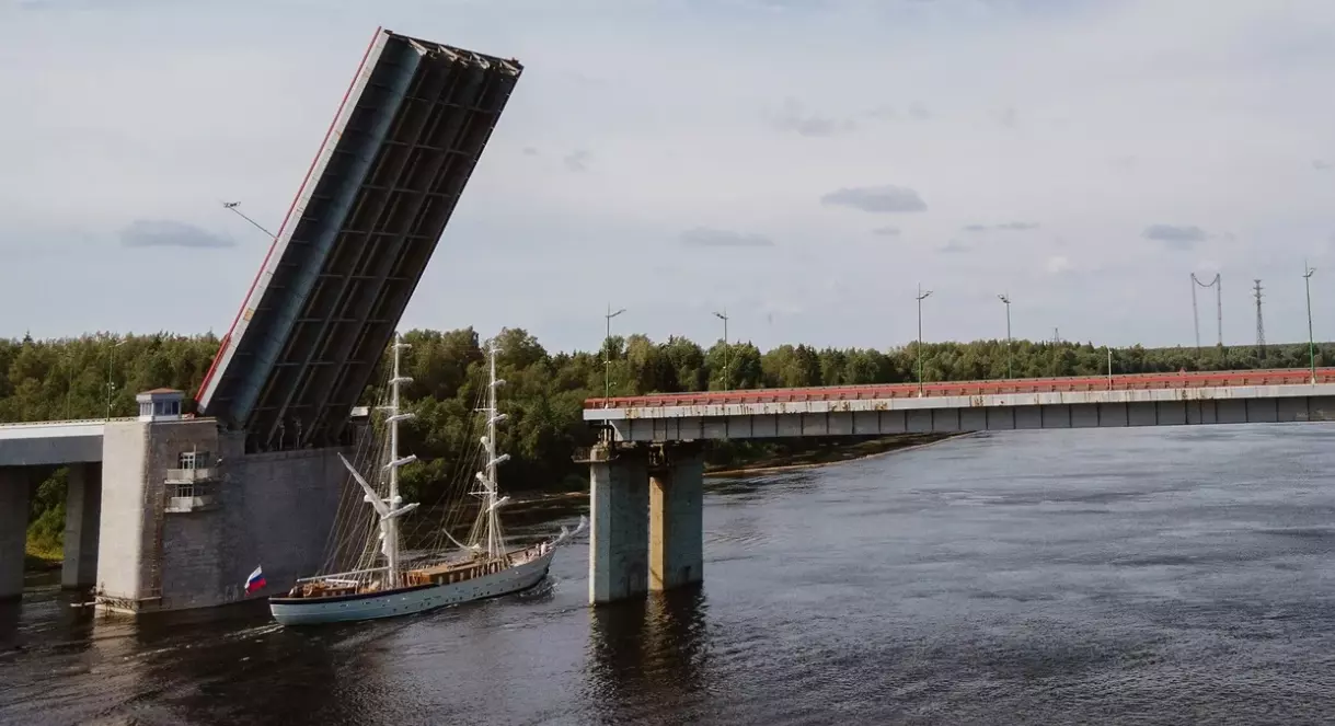 Ладожский мост снова разведут и ограничат движение для автоиобилистов